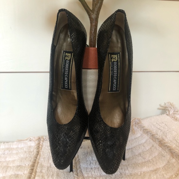๐ HOST PICK ๐ ROBERTO CAPUCCI heels - Picture 2 of 11
